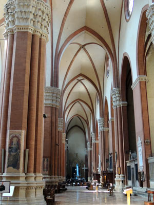 Bologna: interno cattedrale