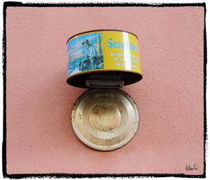 Elba: lampada con scatola di tonno